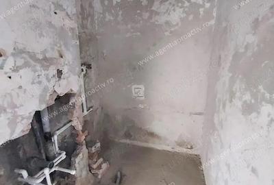 Apartament cu 3 camere semidecomandat în Micro 40 - 3