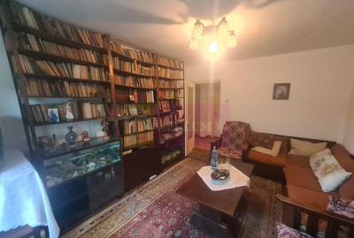 Apartament cu 3 camere de vanzare in Campina - Zona Liceu...