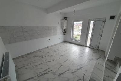 [Proprietar] Apartament semidecomandat 43mp(parter+etaj) si curte 67mp - 3