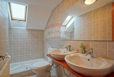 Vila cu potential turistic in Predeal privelisti si liniste montana - 33