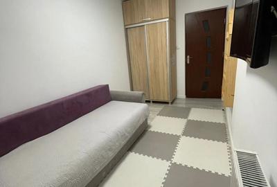 Proprietar vand apartament 3 camere semidecomandat mobilat complet si renovat - 4