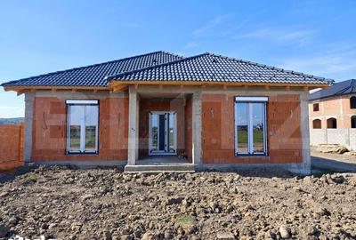 Casă cu 4 camere cu Teren 560 Mp în Oșorhei - 1