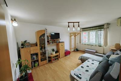 Apartament de vanzare, cu 3 camere,etaj 8 din 10 ,decomandat,zona Fortuna - 1