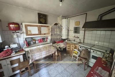 Casă cu 11 camere cu Teren 893 Mp în Lerești - 9