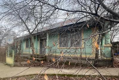 Casă cu 6 camere cu Teren 2700 Mp în Cărăpcești