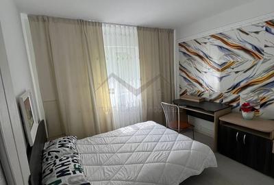 Apartament cu 3 camere semidecomandat în Podu Roș