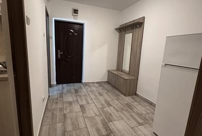 Garsonieră decomandată în Titan