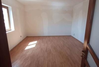 Casă cu 4 camere cu Teren 1130 Mp în Central - 2