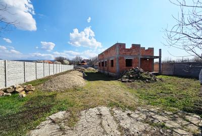 Casă individuală cu 5 camere cu Teren 1079 Mp în Ghioroc - 1