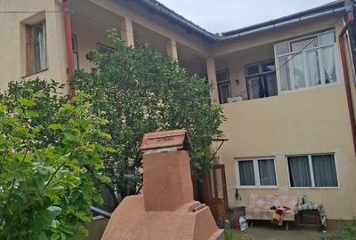 Casă cu 4 camere decomandat în Central - 2