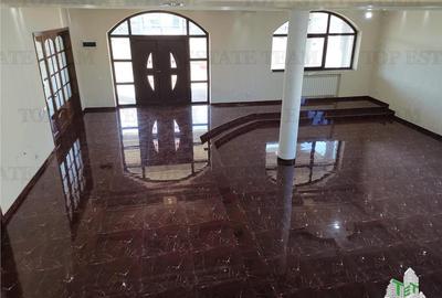 Casă cu 8 camere cu Canalizare în 1 Decembrie - 3