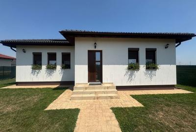 Casă individuală cu 4 camere cu Canalizare în Moșnița Nouă - 1