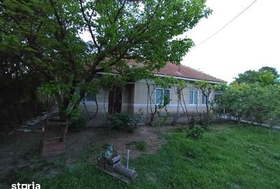 Casă cu 4 camere cu Teren 109 Mp în Central - 1