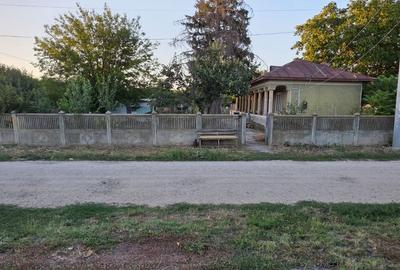 Casă cu 4 camere în Uiești
