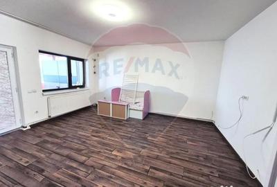 Casă cu 5 camere cu Teren 216 Mp în Vârteju - 18