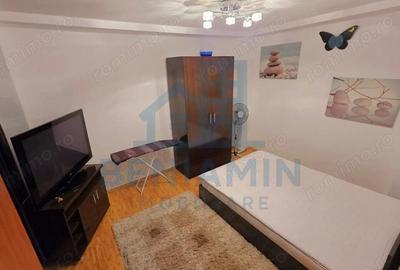 Apartament cu 3 camere semidecomandat în Craiovița Nouă - 1
