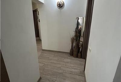 Apartament 3 camere, 2 bai, vedere trilaterala extraordiana, zona Trezorerie - G - 6