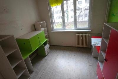 Apartament cu 3 camere decomandat în Titan - 1