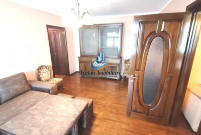 Apartament cu 3 camere semidecomandat în Periferie - 1