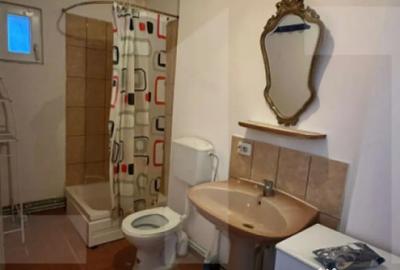 Casă cu 7 camere cu Teren 572 Mp în Intim - 2