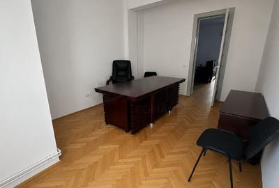 Apartament cu 3 camere semidecomandat în 1 Mai - 2