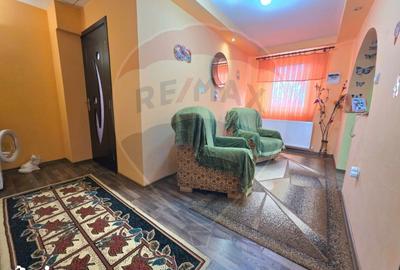 Casă cu 4 camere cu Teren 1440 Mp în Central - 2