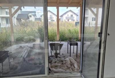 Casă cu 3 camere cu Teren 1500 Mp în Unirii