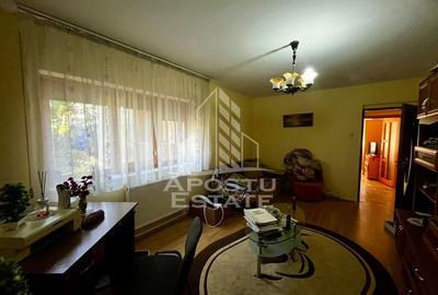 Apartament 2 camere, etaj 2,centrala proprie,boxa,zona Aradului - 1