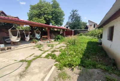 Casă cu 3 camere cu Canalizare în Florilor - 10