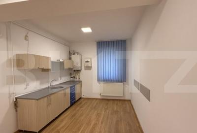 Apartament cu 3 camere semidecomandat în Central - 3
