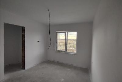 Duplex cu 4 camere cu Canalizare în Moșnița Nouă - 8