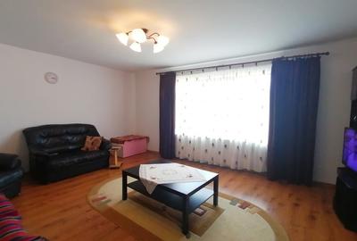 Proprietate alcatuita din imobil si teren generos,Comarnic - 5