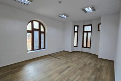 Casă cu 11 camere cu Canalizare în Ultracentral - 3