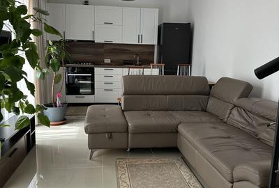 Apartament cu 3 camere decomandat în Exterior Vest