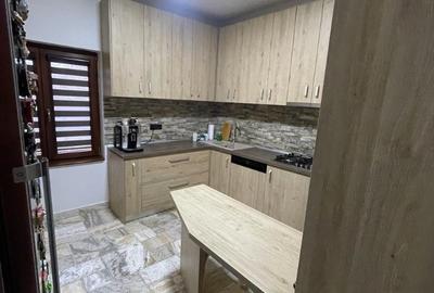 Casă cu 4 camere cu Teren 700 Mp în Grădiște - 2