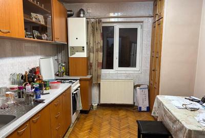 Apartament cu 3 camere decomandat în Mărăști