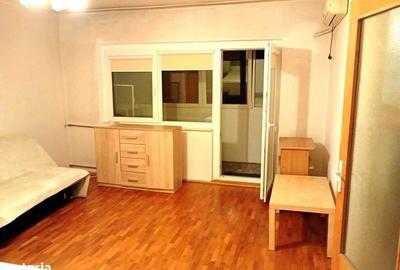 Garsonieră decomandată, mobilată în Decebal