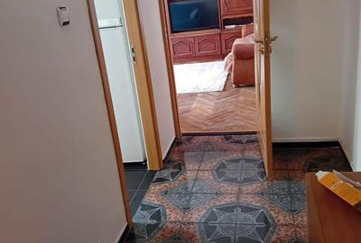 Apartament cu 2 camere decomandat în Km 4 - 1