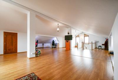 Casă individuală cu 6 camere cu Canalizare în CET - 45