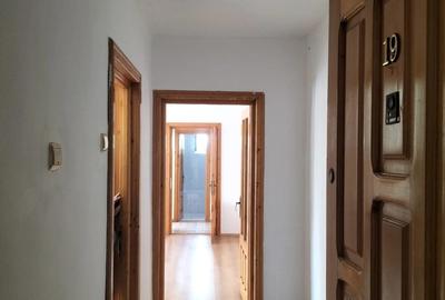 Vand apartament cu doua camere