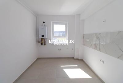 Apartament cu 3 camere decomandat în Tractorul - 18