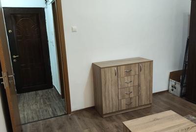 Garsonieră decomandată în Decebal - 1