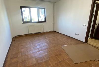 Spațiu comercial, de 50 mp, în Central - 2