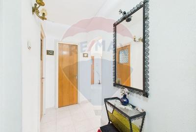 Apartament cu 3 camere de vanzare in zona Decebal - Baba Novac - 3