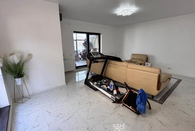 Duplex cu 4 camere cu Canalizare în Central - 3