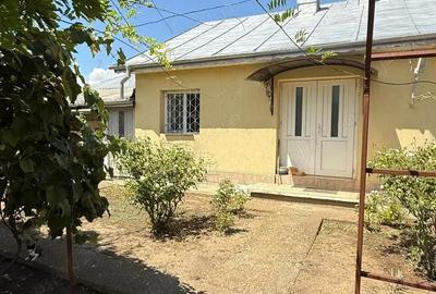 Casă cu 3 camere în Fundata - 1