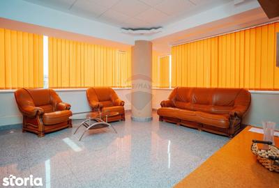 Spațiu comercial, de 1,855 mp, în Central - 7