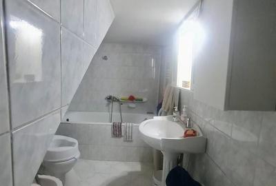 Casă individuală cu 6 camere decomandat cu Teren 250 Mp în Iorga - 12