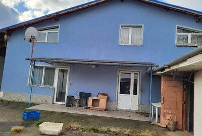 Casă cu 4 camere cu Teren 840 Mp în Central - 1