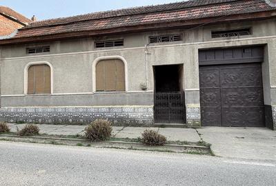 Casă cu 4 camere cu Teren 1490 Mp în Zervești - 1